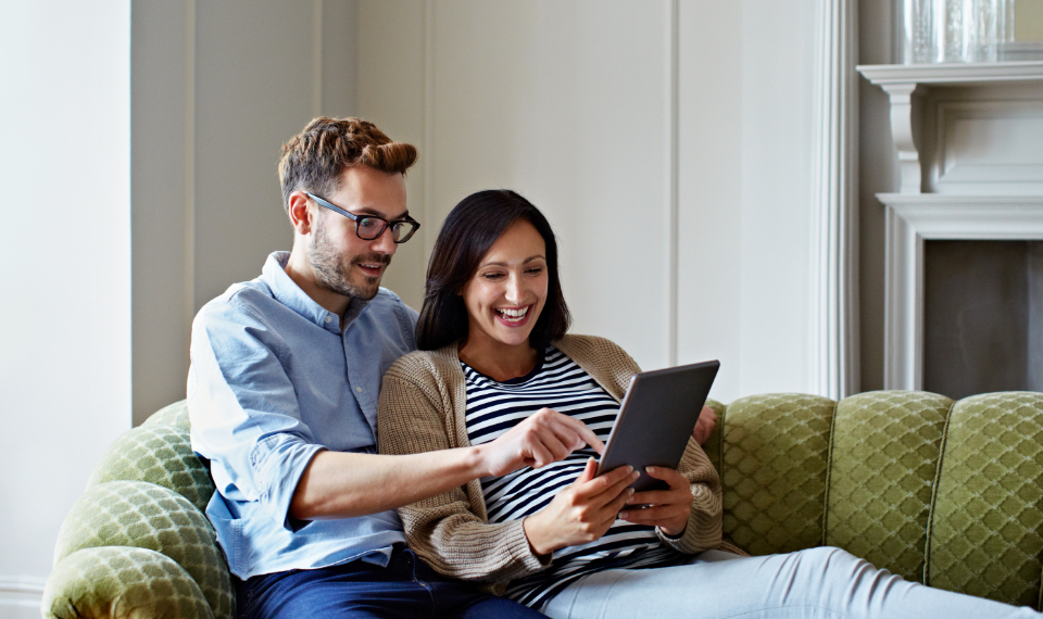 Parents monitoring neonate at home via a connected tablet